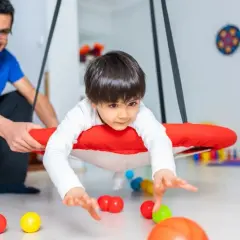 Terapia sensoryczna dla kogo? Odkryj, kto naprawdę może skorzystać
