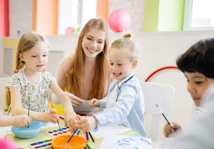 Ile zarabia nauczyciel angielskiego w przedszkolu? Fakty i porównania