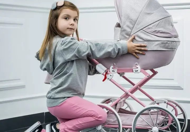Najlepsze wózki dla dzieci zabawka – wybierz idealny model dla swojej lalki