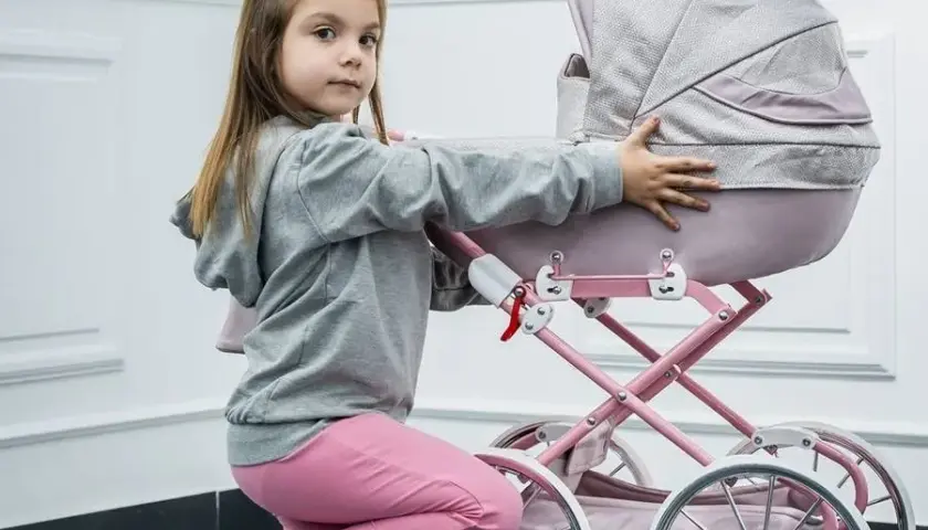 Najlepsze wózki dla dzieci zabawka – wybierz idealny model dla swojej lalki